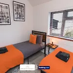 Award-Winning Four Bedrooms House, Parking, Wifi By Derby Short Term Rental Short Lets & Serviced Accommodation Derby