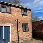 Award-Winning Four Bedrooms House, Parking, Wifi By Derby Short Term Rental Short Lets & Serviced Accommodation Derby