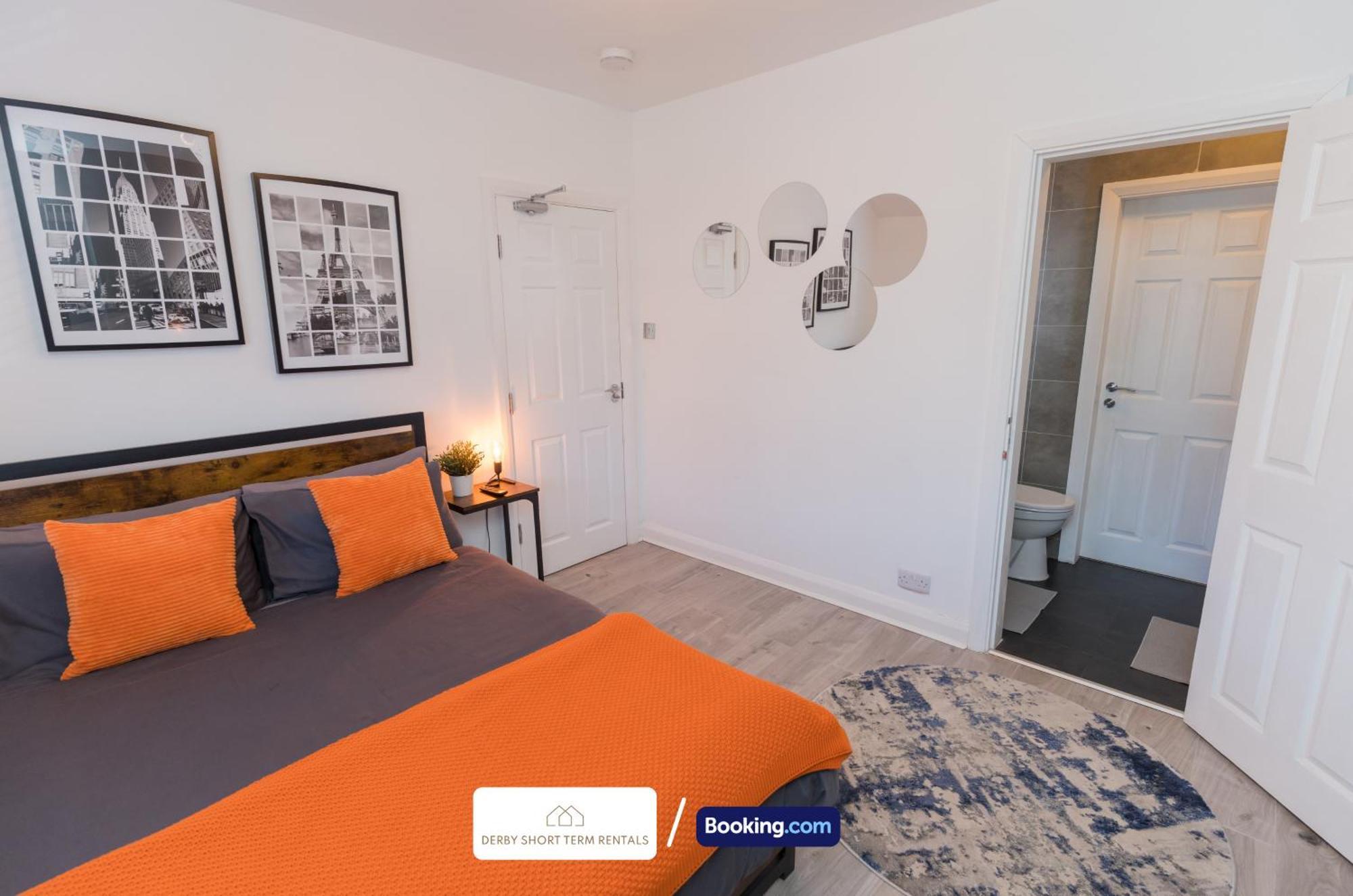 Award-winning Four Bedrooms House, Parking, Wifi By Short Term Short Lets & Serviced * Derby