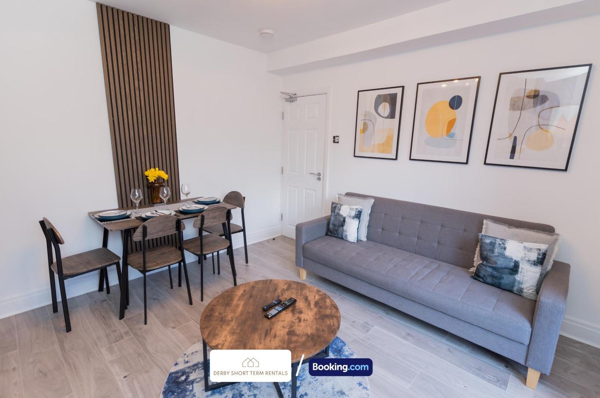Сasa de vacaciones Award-winning Four Bedrooms House, Parking, Wifi By Short Term Short Lets & Serviced Derby