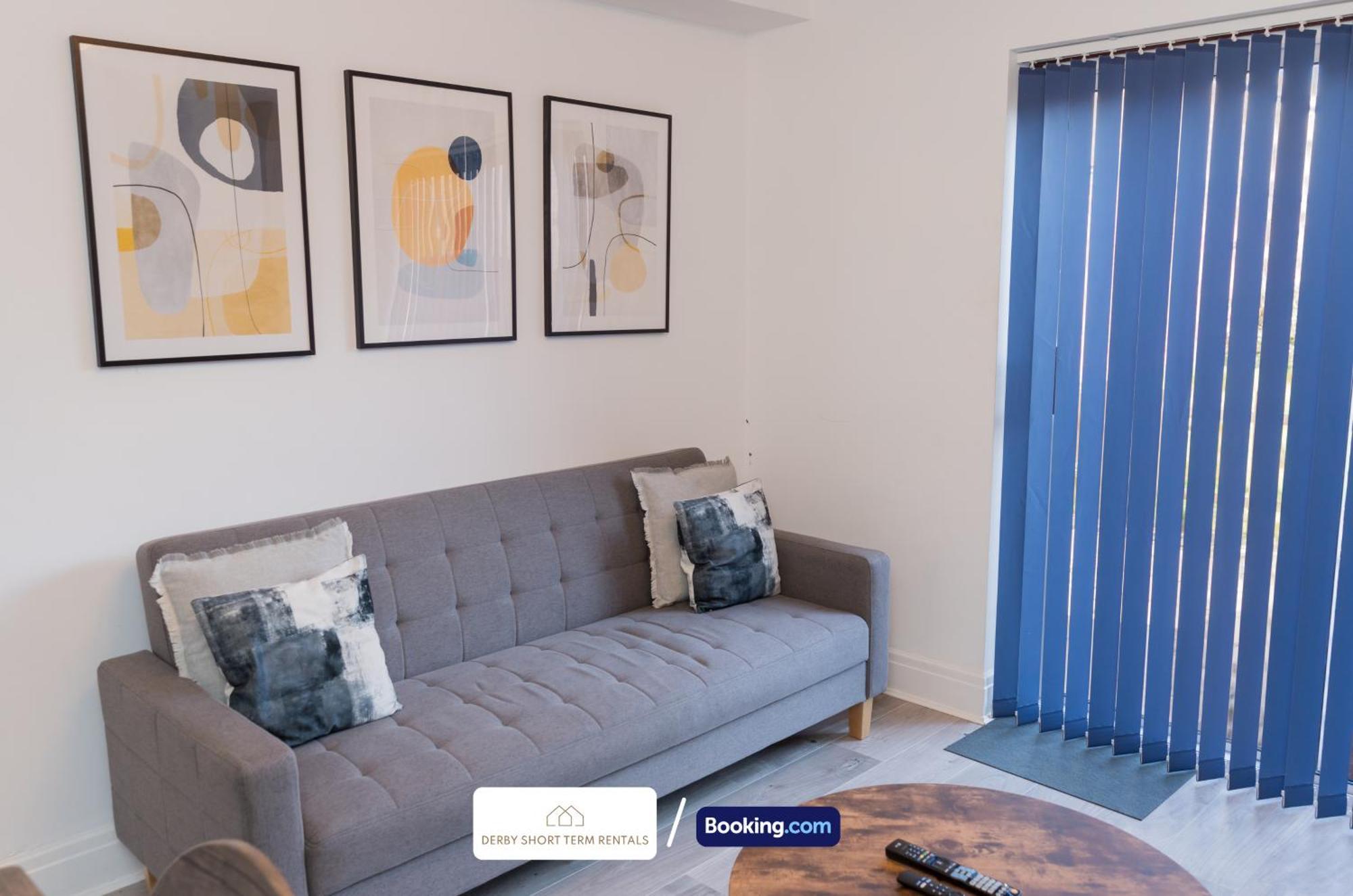 Award-winning Four Bedrooms House, Parking, Wifi By Short Term Short Lets & Serviced Сasa de vacaciones Derby