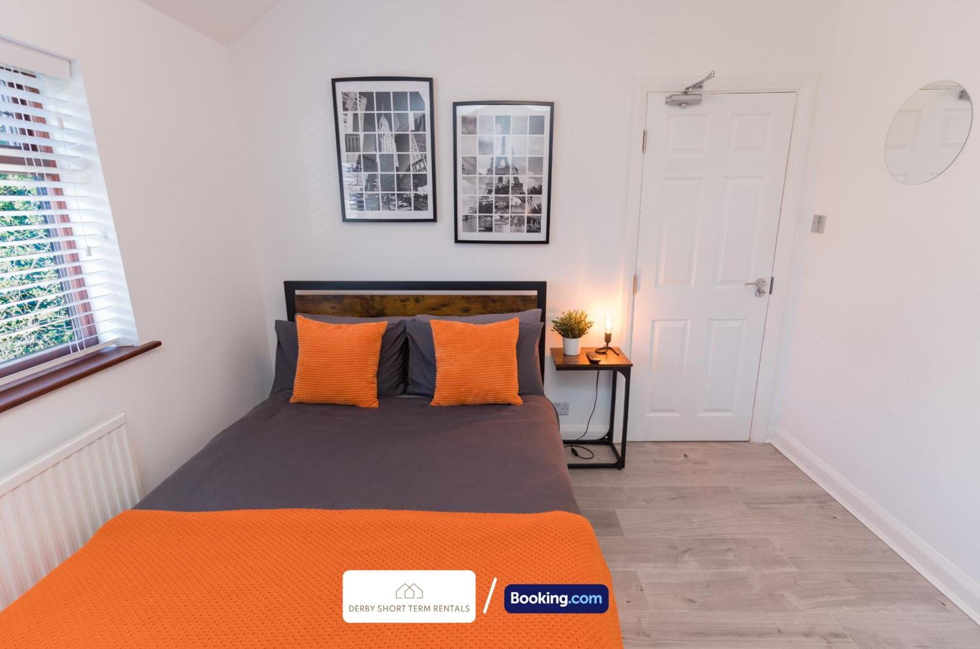 Сasa de vacaciones Award-winning Four Bedrooms House, Parking, Wifi By Short Term Short Lets & Serviced Derby