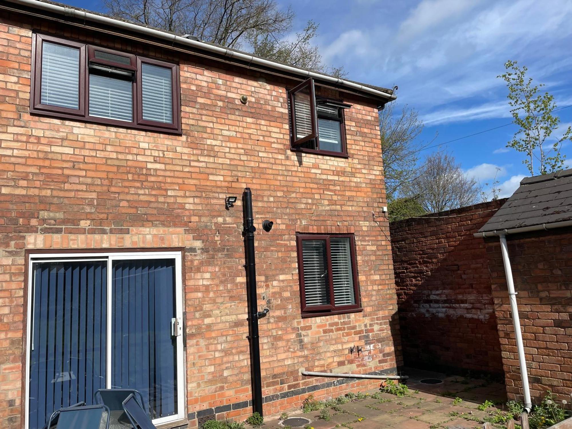 Award-winning Four Bedrooms House, Parking, Wifi By Short Term Short Lets & Serviced